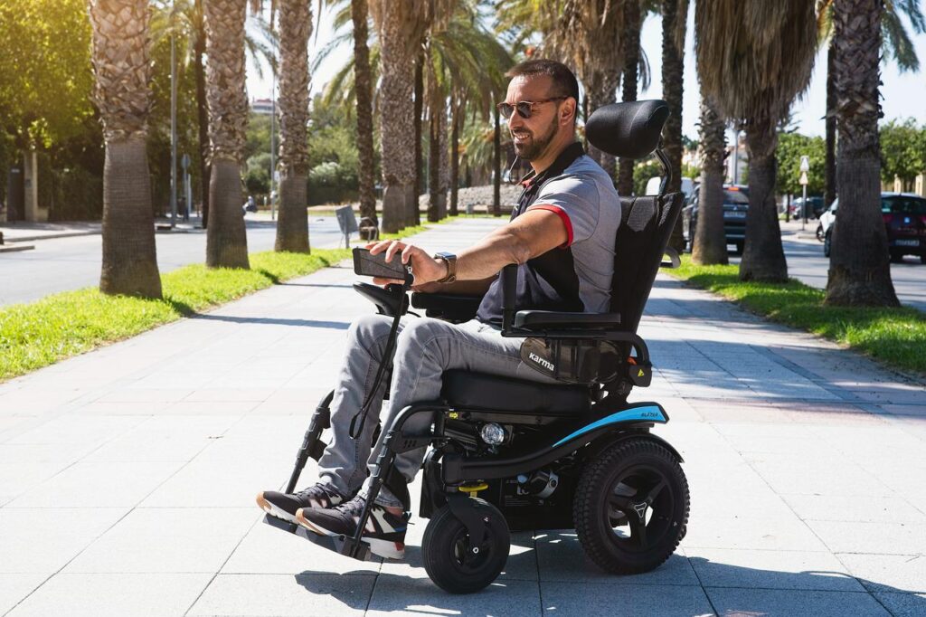 silla de ruedas, discapacidad, wheelchair-5842366.jpg